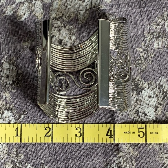 Brand New Metal Waved Cuff Bracelet - Picture 5 of 10